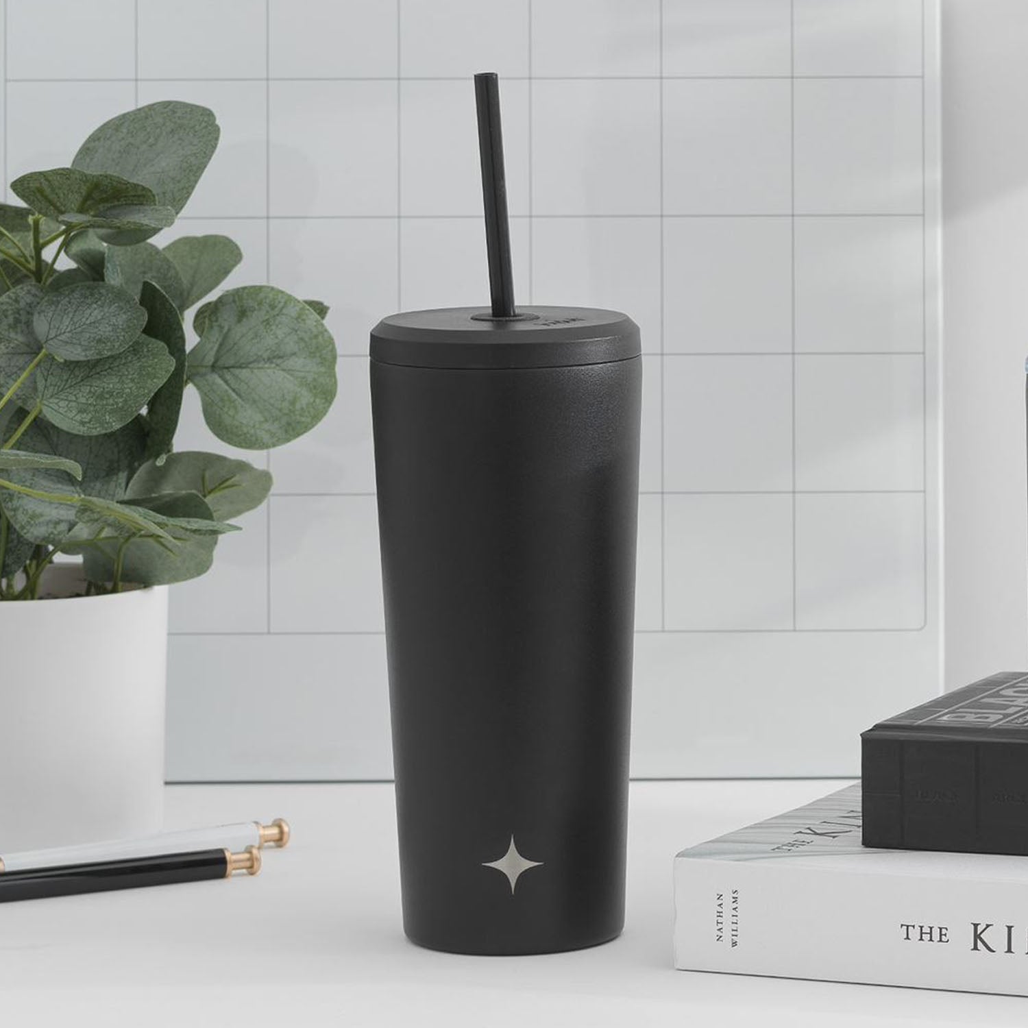 joyjolt-vacuum-insulated-tumbler-with-flip-lid-and-straw-620-ml image 2